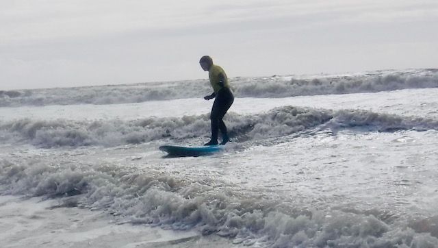 Adult beginner surf course